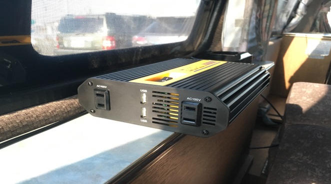 車内にはインバーターコンセントが設置されていますので携帯やカメラの充電もバッチリ♪